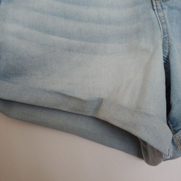 Ariya highrise 3 button light wash y2k jean shorts SIze 7 - Picture 4 of 10